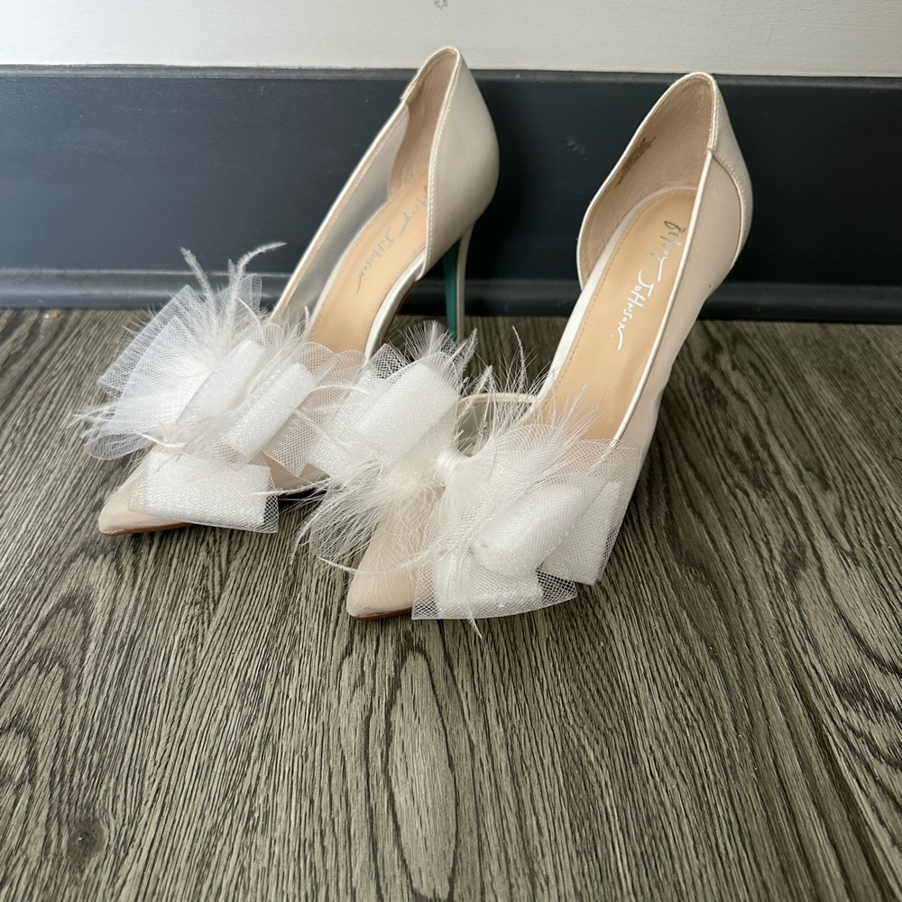 Betsy Johnson White Heels with Bows
